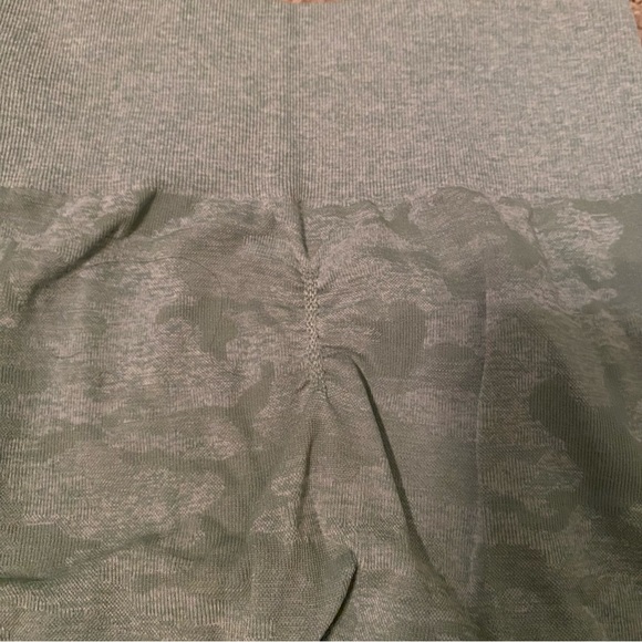 Gymshark camo seamless leggings sage green size S or M - Picture 2 of 3